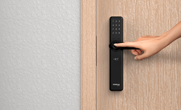 Instalação de fechaduras e motores